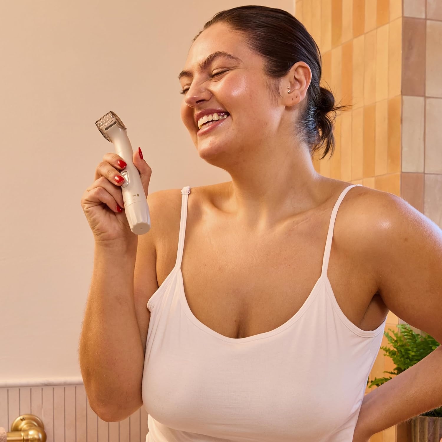 imageRemington Smooth amp Silky Body amp Bikini Kit Cordless bikini trimmer and shaver for women Waterproof for grooming in the shower WhitePinkBeige